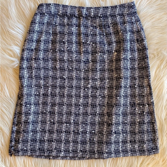 Brooks Brothers, midi skirt, black and wide plaid, woven. Neil Johnstone - Picture 2 of 6